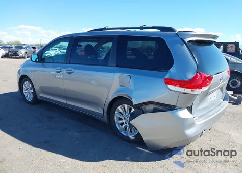 2011 Toyota Sienna Xle z USA, uszkodzony, nr VIN 5TDDK3DC5BS009990